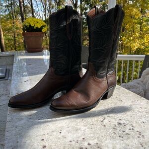 Classic Two-Tone Western Boots barely worn